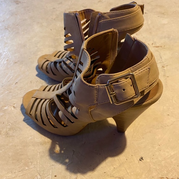 High heels - Picture 4 of 4